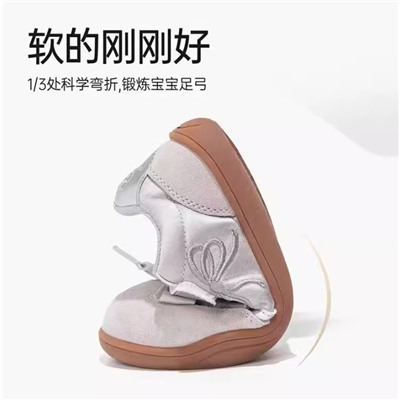 Нежнейшие кроссовки для девочек с атласными шнурками