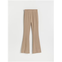 Seitlich geteilte Hose