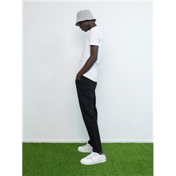 Джинсы-морковки с зауженными штанинами