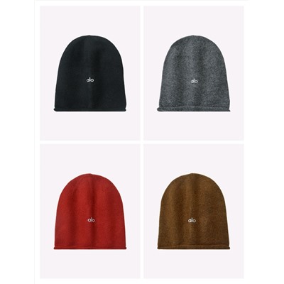 Легкая вязаная шапка унисекс со светоотражающей наклейкой логотипа бренда  AL*O