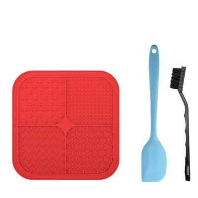 Коврик для лизания. В наборе лопаточка и щетка для чистки коврика
