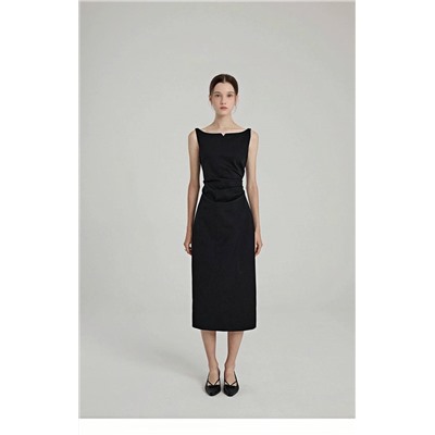 Женское платье с защипами а области талии