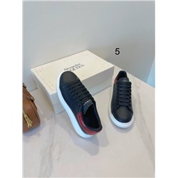 Кроссовки  Со змеиным принтом на заднике