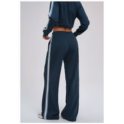 Женский спортивный костюм