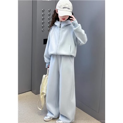 Костюм для девочек. Тренд 2026