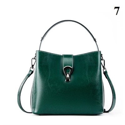 Сумка хорошего качества, в живую лучше смотрится чем на фото.