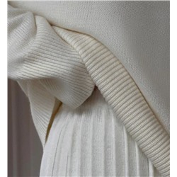 Костюм однотонный свитер с круглым вырезом + костюм с плиссированной юбкой