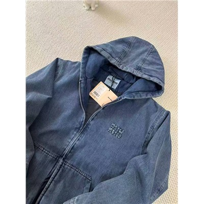 Демисезонная джинсовая куртка бомбер с капюшоном  Mi*u Mi*u  Унисекс модель