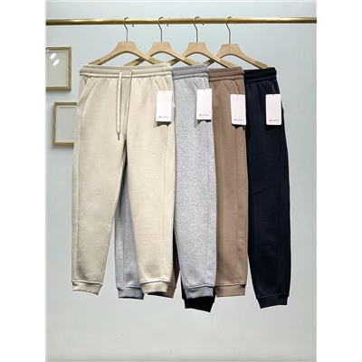 распродажа спортивные штаны с начесом lululemon 丨 Scuba Lulu идеально подходят для флисовых спортивных штанов в холодную зиму. Ткань с начесом из смесового хлопка пропускает воздух, мягкая и приятная для кожи, легкая и теплая. Дизайн с высокой талией, шнурок можно разместить внутри или снаружи, придавая ему гладкий вид и уменьшая объем.