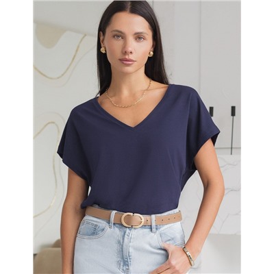 Футболка с V-вырезом и цельнокроеным рукавом из премиального хлопка