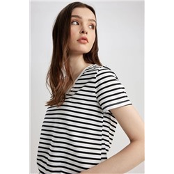 Defacto Regular Fit V Yaka Çizgili Kısa Kollu %100 Pamuk Tişört X2715AZ22SP