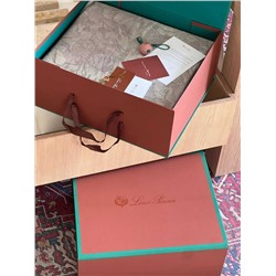 Невероятно нежное и приятное покрывало  Loro Pian*a 🤍  Идет в красивой упаковке