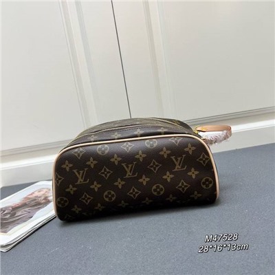 Вместительная и удобная косметичка  Loui*s Vuitto*n