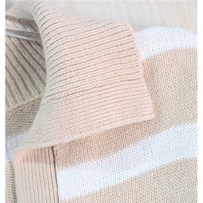 Женский трикотажный свитер в полоску