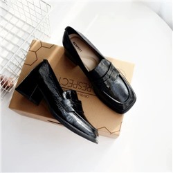 Женские кожаные туфли  с процарапанным вручную узором