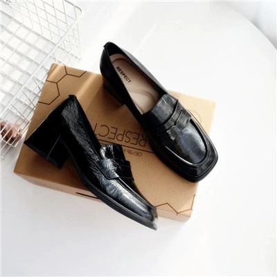 Женские кожаные туфли  с процарапанным вручную узором