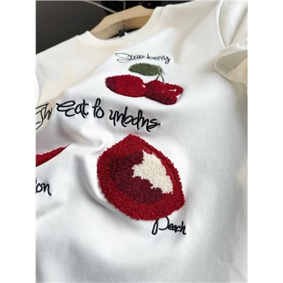 Стильная футболка с яркой вышивкой ягод и фруктов 🍒