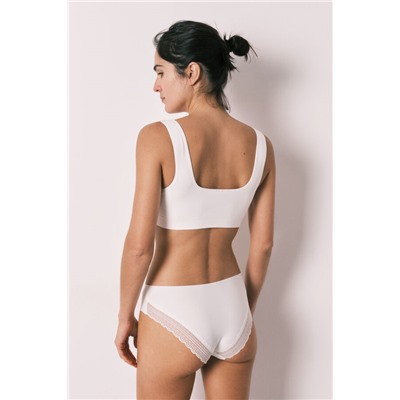 Braga clásica clean cut  blanca encaje
