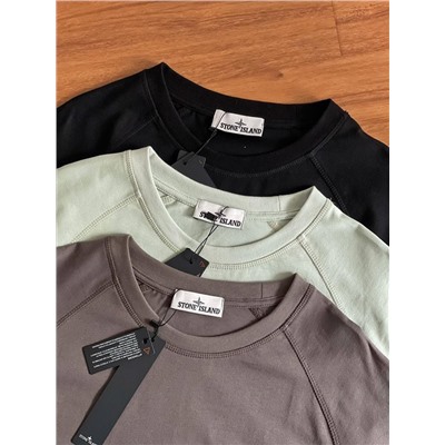 Футболка с принтом на спине