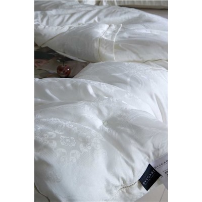 Невероятно нежное шелковое одеяло премиум класса   BVLGAR*I Hote*l Duba*i