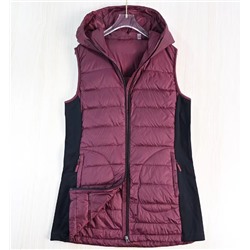 Легкий пуховый жилет средней длины из белого утиного пуха (90%) с капюшоном