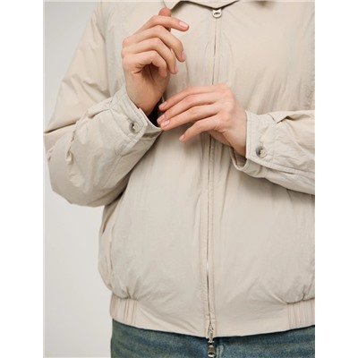 Бежевая куртка-бомбер