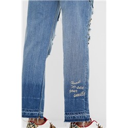 Pantalón vaquero Boyfriend tachuelas