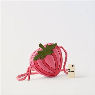 Сумочка - клубничка