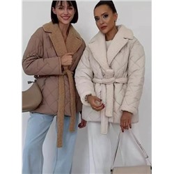 Женское короткое пальто с отворотами