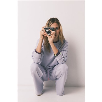 Pantalón largo flare felpa lila