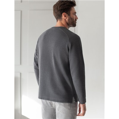 Джемпер базовый из мягкого фактурного трикотажа с круглым воротом