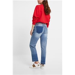 Pantalón vaquero Boyfriend tachuelas