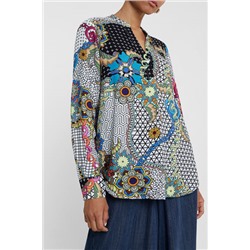 Blusa estampada cuello pico