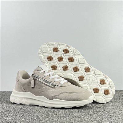 Женские спортивные туфли