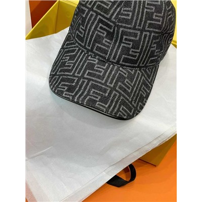 Стильная бейсболка  FEND*I 💛