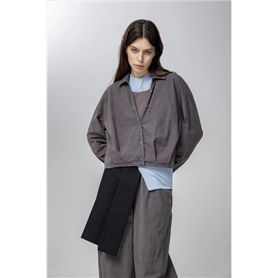 Серая блузка с углообразным вырезом