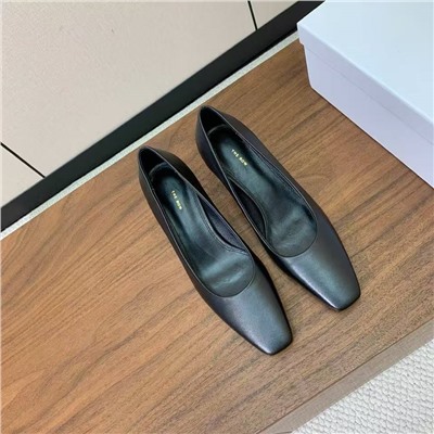 Лаконичные туфли-лодочки  ЗЕ РО*У