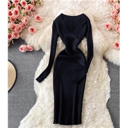 Трикотажное платье с глубоким v-образным вырезом