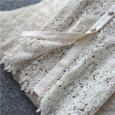 Красивое элегантное кружевное платье