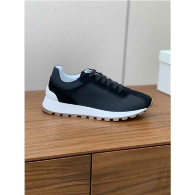 Брунелл* Кучинелл*】повседневные кроссовки. Верх выполнен из импортной воловьей и воловьей кожи. Аксессуары-цепочки из бисера ручной работы! Внутренняя набивка из саржевого хлопка высокой плотности и оригинальная формованная подошва!