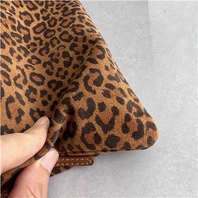 Мягкая маленькая женская сумка из натуральной кожи