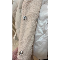 Женское короткое пальто с отворотами