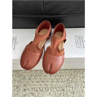 Открытые балетки в спортивном стиле  МЕЙСОН МАРДЖЕЛ*А