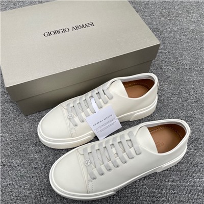 Подлинная основная линия GIORGIOARMANI (Giorgio Armani). 1: Ткань изготовлена ​​из импортной итальянской телячьей кожи: высококачественная обувь и одежда бренда: логотип, тисненый на пятке: материалы и производственные процессы на месте. 2: подкладка из телячьей кожи (синхронизация подошвы), открытая стелька, межподошва также изготовлена ​​из итальянской кожи высотой с дерево с тисненым запатентованным логотипом Хью. 3: Подошва изготовлена ​​из резинового белого мешка, черного цвета, произведена профессиональной фабрикой, нижний рисунок выполнен из полос с противоскользящим и износостойким эффектом, а оригинальная доска разработана и изготовлена, и поставляется оригинальная упаковка. . Упаковано в оригинальную коробку, в комплекте с бирками.