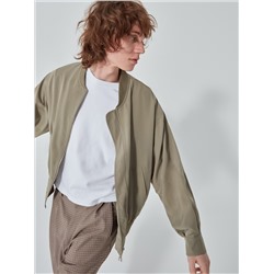 Bomberjacke mit Stickereidetail