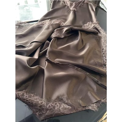 Женское атласное платье комбинация  с асимметричным разрезом спереди, кружевной отделкой и V-образным вырезом (2 цвета)  ЗАР*А