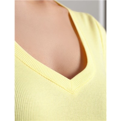 Футболка с V вырезом из фактурного трикотажа в рубчик