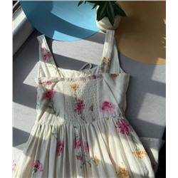 Летнее длинное платье на тонких бретелях из смесового льна