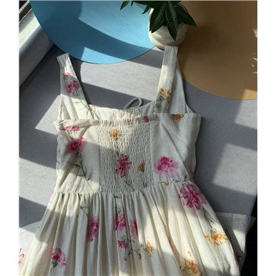 Летнее длинное платье на тонких бретелях из смесового льна