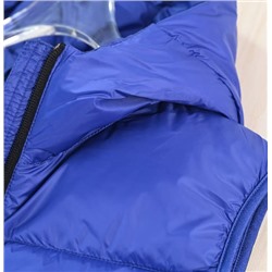 Легкий пуховый жилет средней длины из белого утиного пуха (90%) с капюшоном